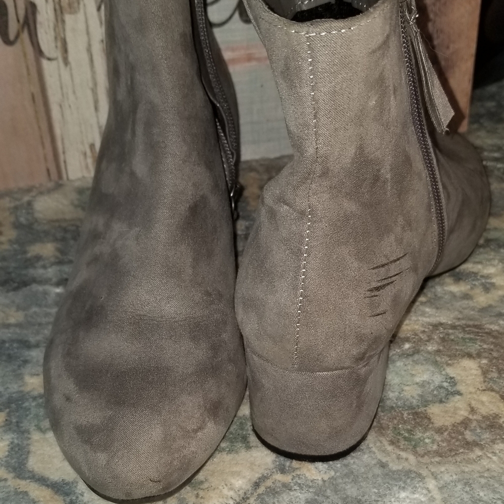 Gray anklets - Picture 2 of 3